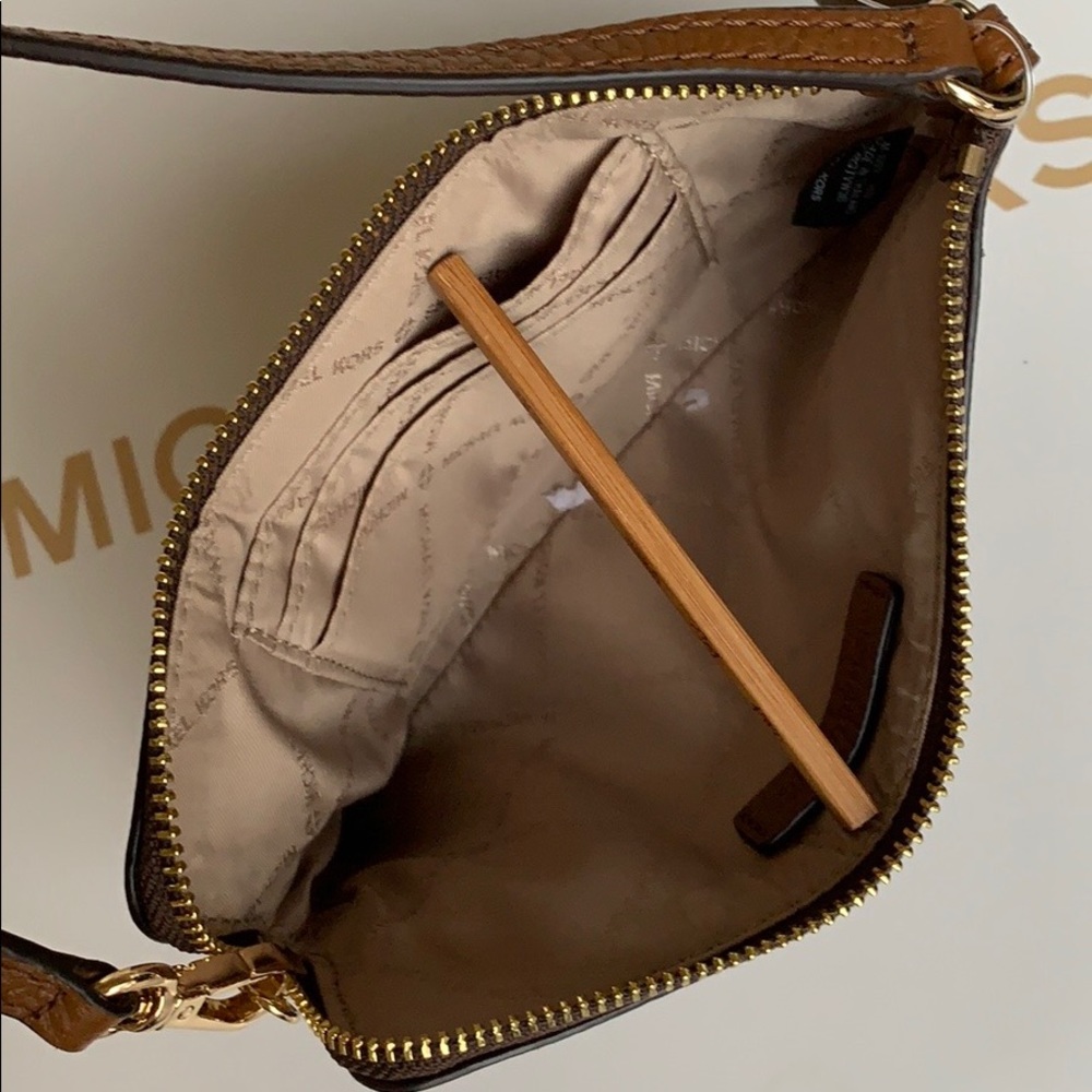 Michael Kors Jet Set Travel Lg Top Zip Wristlet - Picture 4 of 16